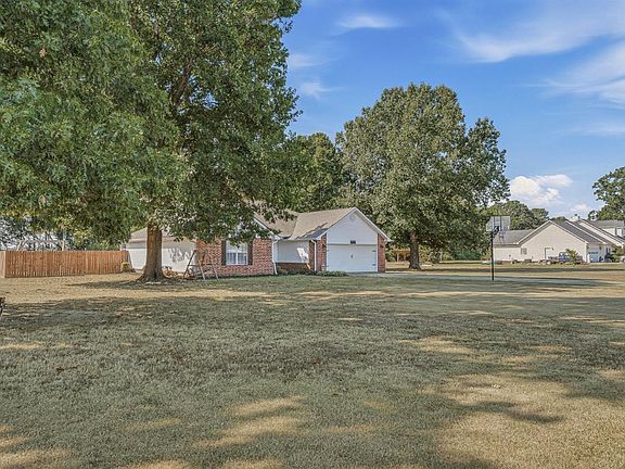 5th image of 1209 Hidden Valley Dr