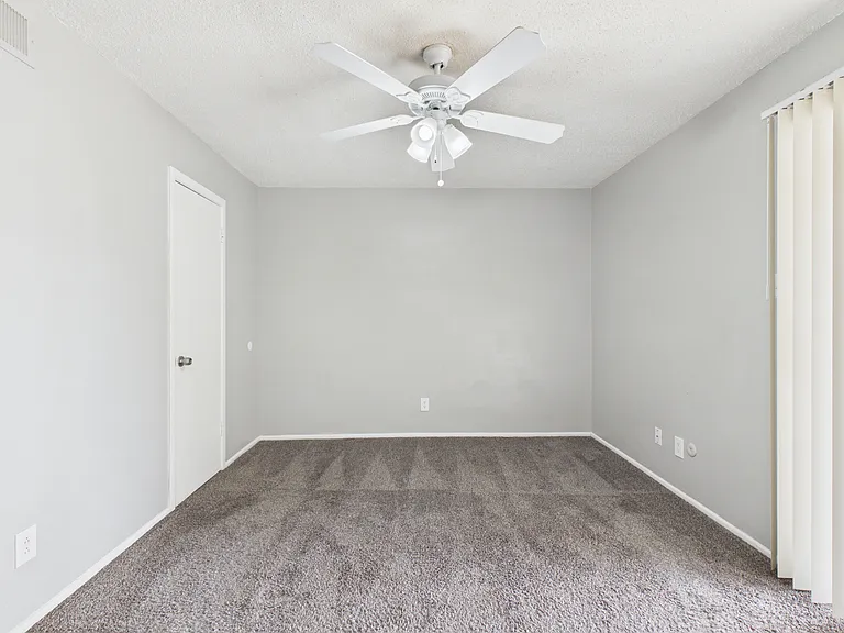 Tanglewood Apartments — Photo 21