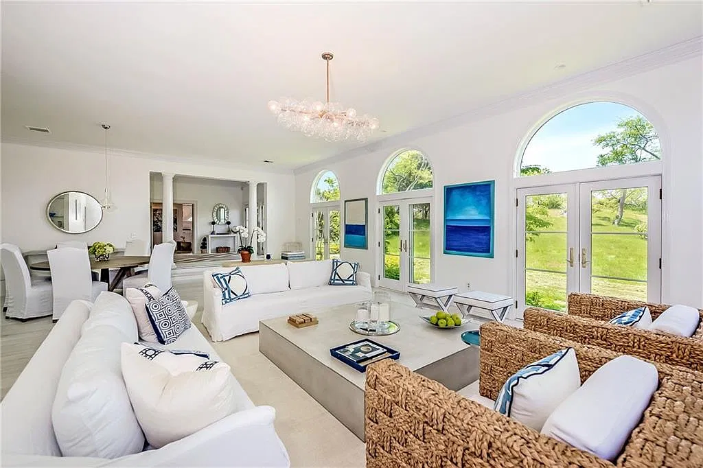4 bed, 2500 sqft, $5,000 — Photo 1