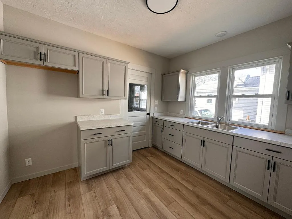 2215 Decamp Ave — Photo 3