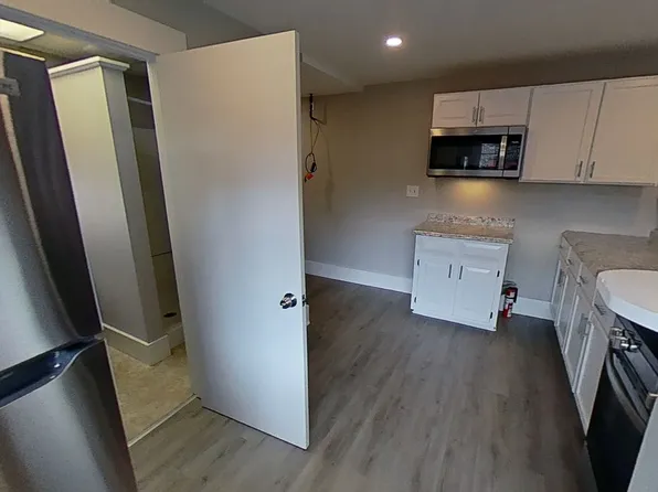 31 Emerald St, Keene, NH 03431