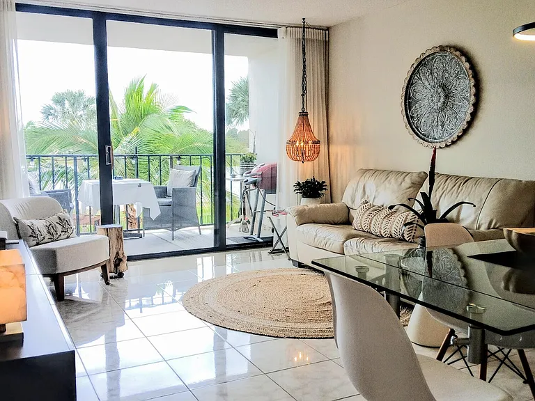 1830 Embassy Dr #309 — Photo 4