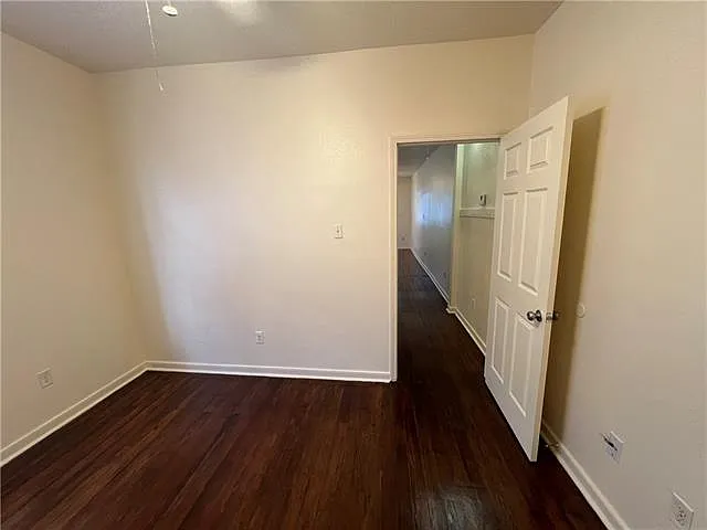 2510 Saint Anthony St — Photo 9