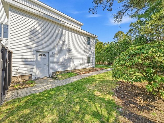 3rd image of 124 Deborah Rd