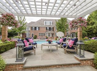 549 N Mayflower Rd, Lake Forest, IL 60045