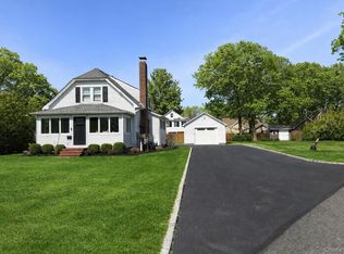 24 Pegs Lane, Riverhead, NY 11901