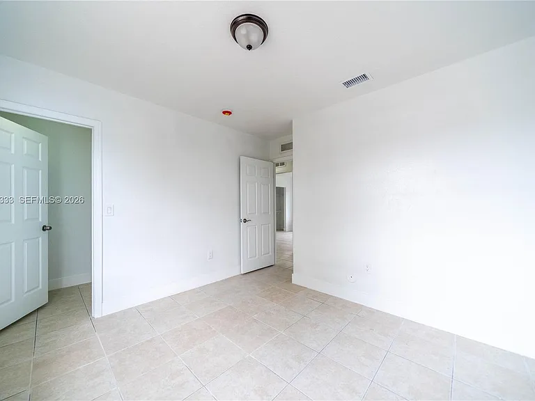 705 NW 13th Ter — Photo 13