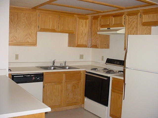 2nd image of 467 Mesa Blvd Unit 102