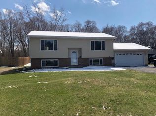 W7037 Pineview Dr, Onalaska, WI 54650