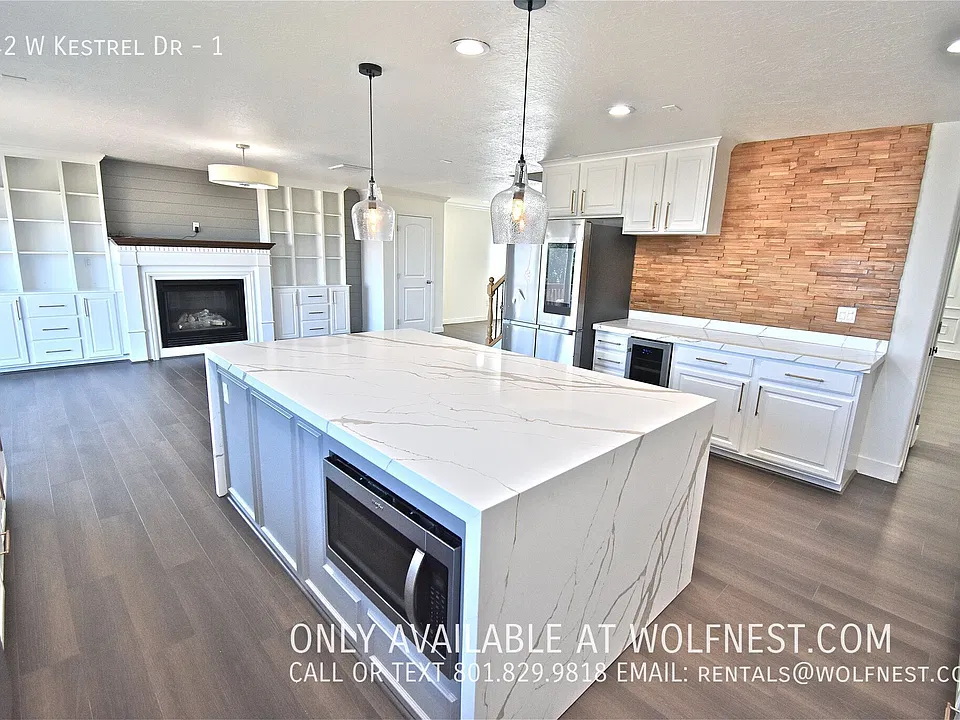 242 W Kestrel Dr #2
