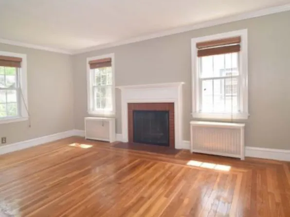 15 Mission Pl, Providence, RI 02908