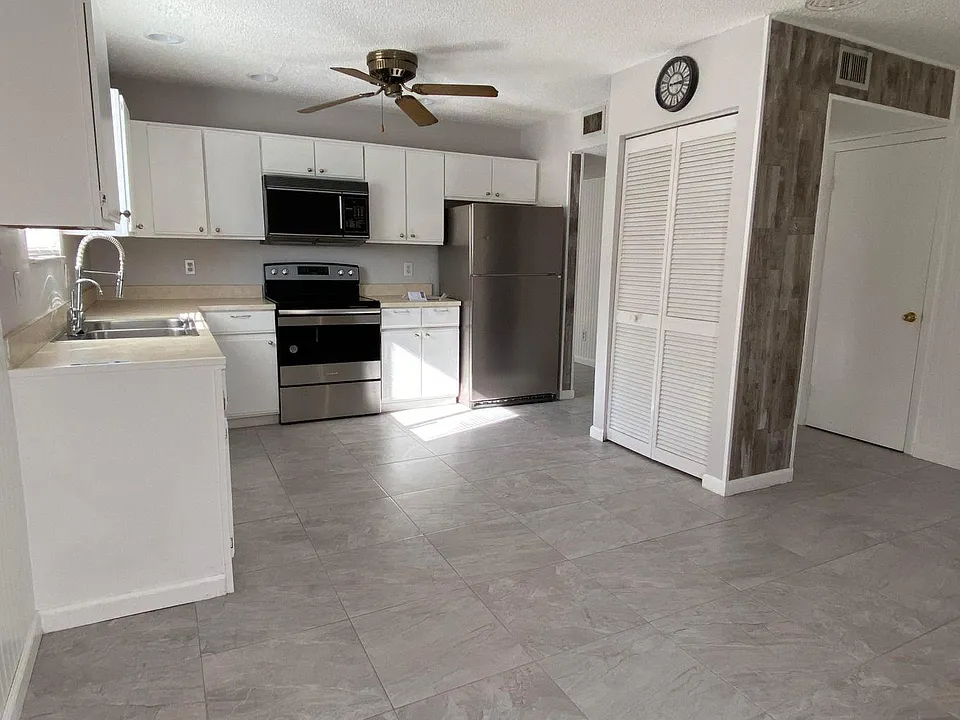 371 Maplecrest Cir