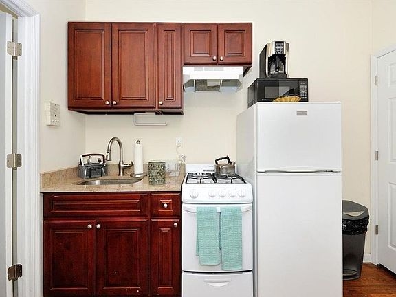 3rd image of 1365 1st Ave APT 2A
