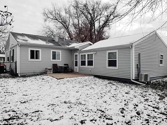 3rd image of 321 Cottage Grove Ave