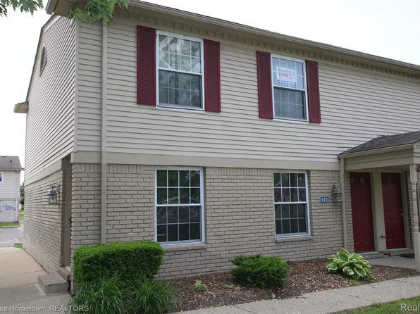 110 Princeton Dr, South Lyon, MI 48178