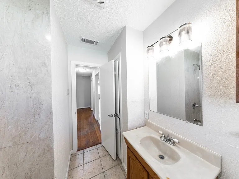 4710 Glenmont St — Photo 22