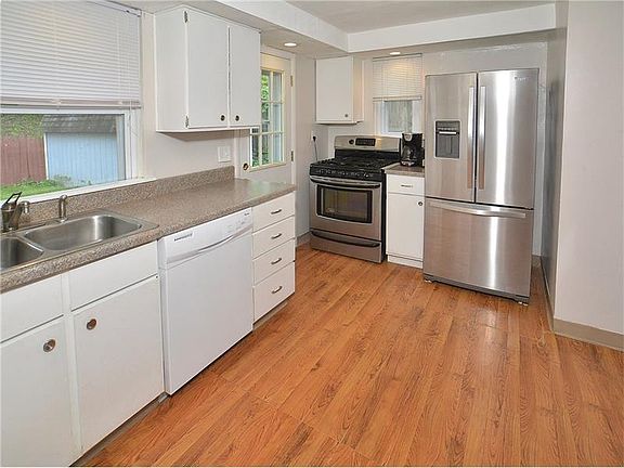 3rd image of 137 Marietta Dr
