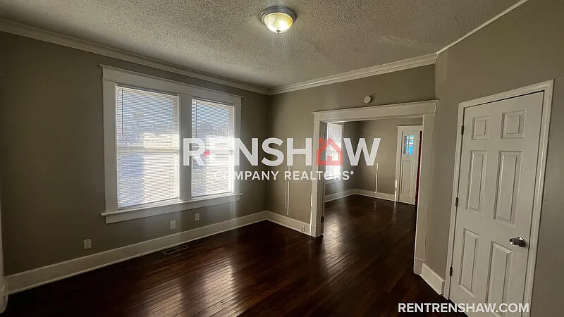 1423 Lyndale Ave — Photo 3