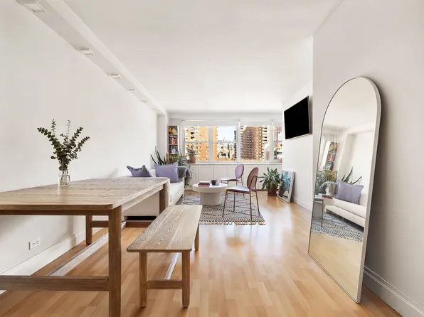 360 West 22nd Street image 1 of 14