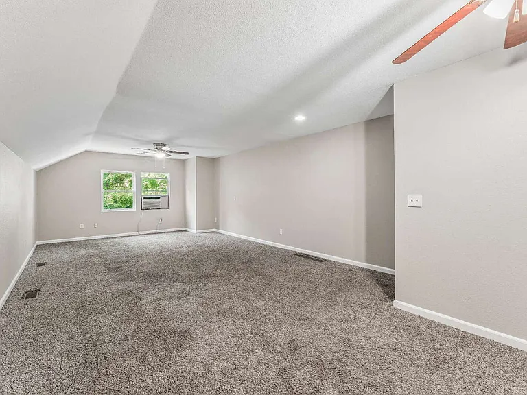 804 Pine St — Photo 36