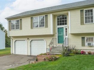 8 Bronson Dr, Beacon Falls, CT 06403