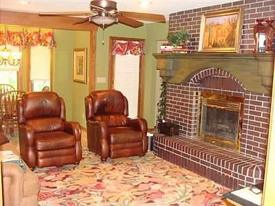 4th image of 108 S Capistrano Dr