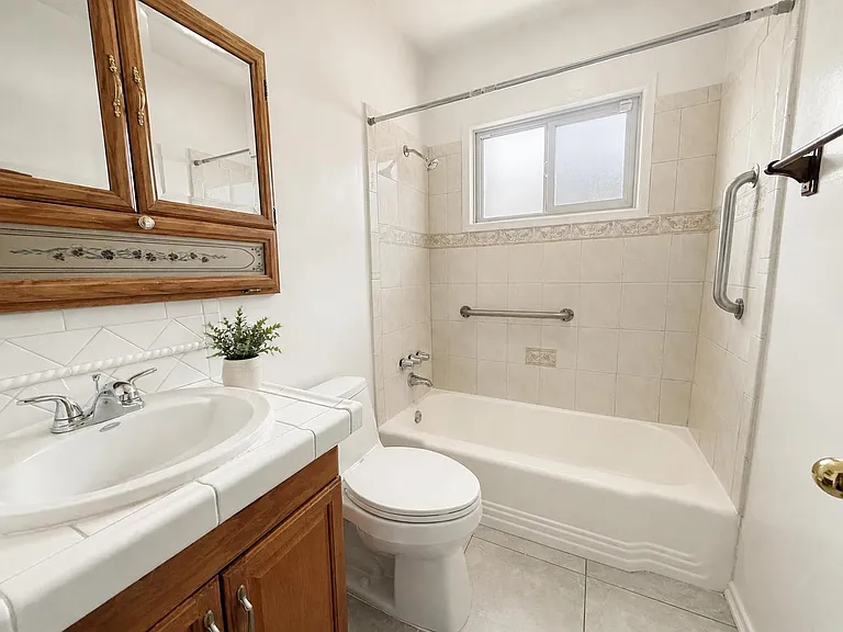 14624 Hutchcroft St — Photo 11