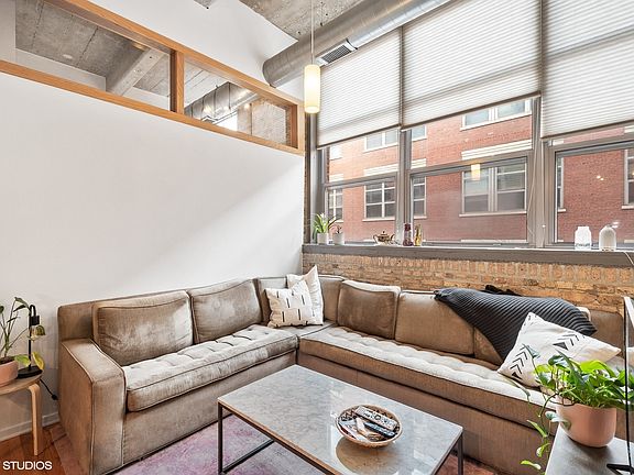 3rd image of 1735 N Paulina St APT 307
