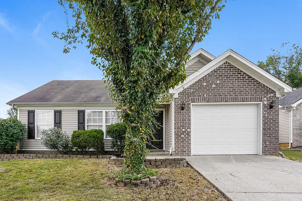3 bed, 2.0 bath, 1220 sqft, $1,905 — Photo 1