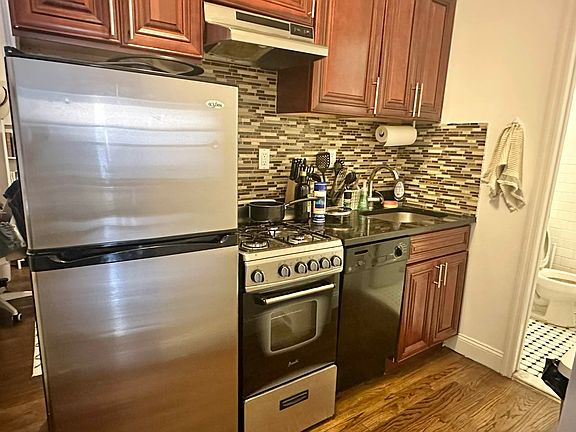 5th image of 235 E 4th St APT 2E