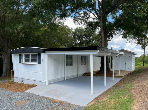 137 E Lacawanna St, Peachland, NC 28133