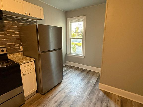 5th image of 3726 Walnut St #B