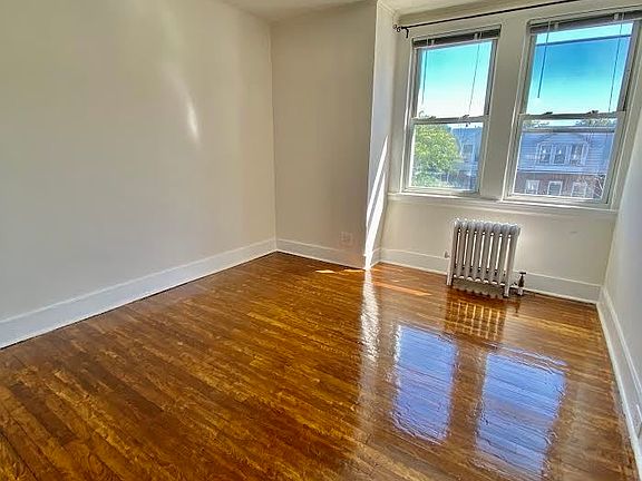 4th image of 20-68 33rd St #2