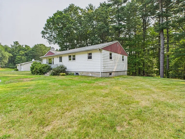 91 Old Post Rd — Photo 2
