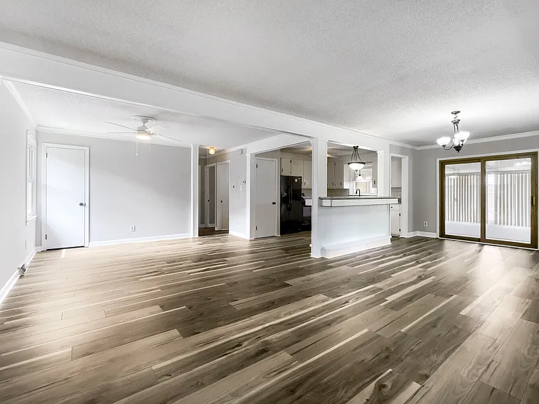 221 Eden Cir — Photo 5