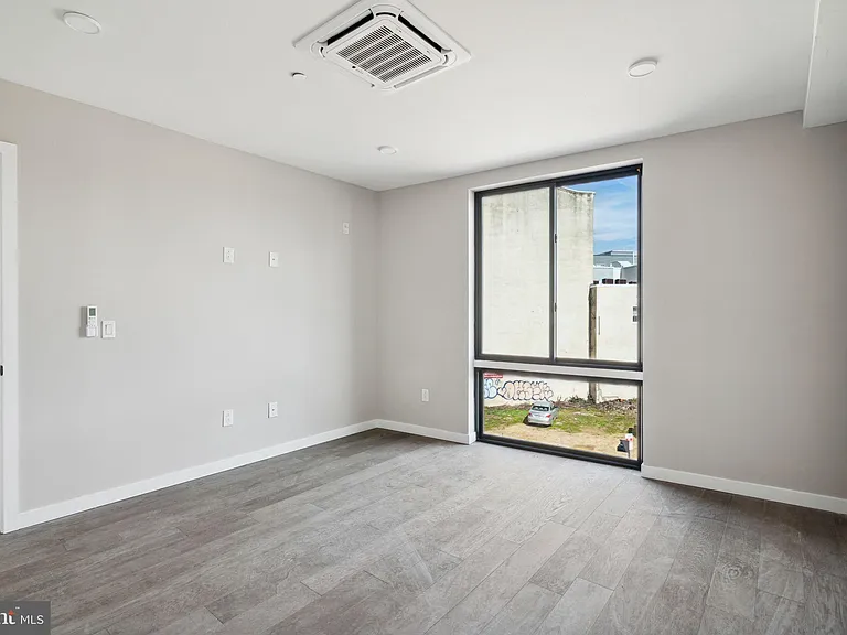 1648 Ridge Ave #401 — Photo 17