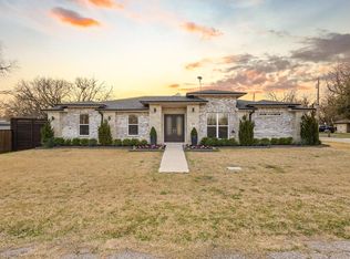 104 N 4th St, Trenton, TX 75490