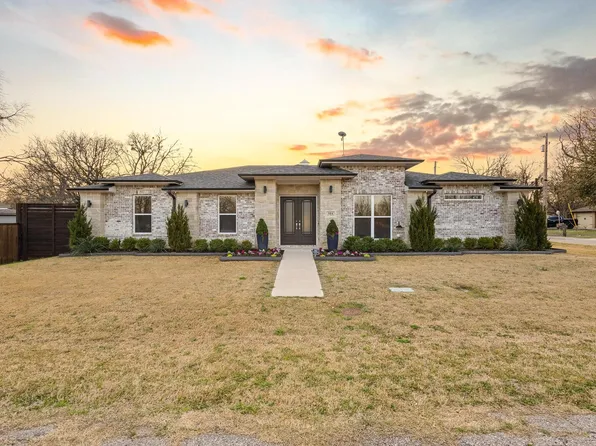 104 N 4th St, Trenton, TX 75490