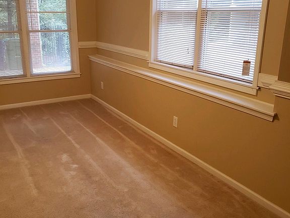 Living area, side window