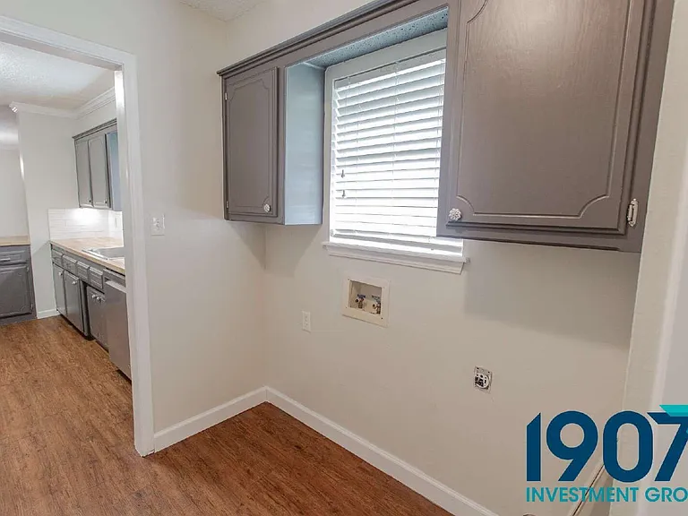 1201 Kings Ct — Photo 14