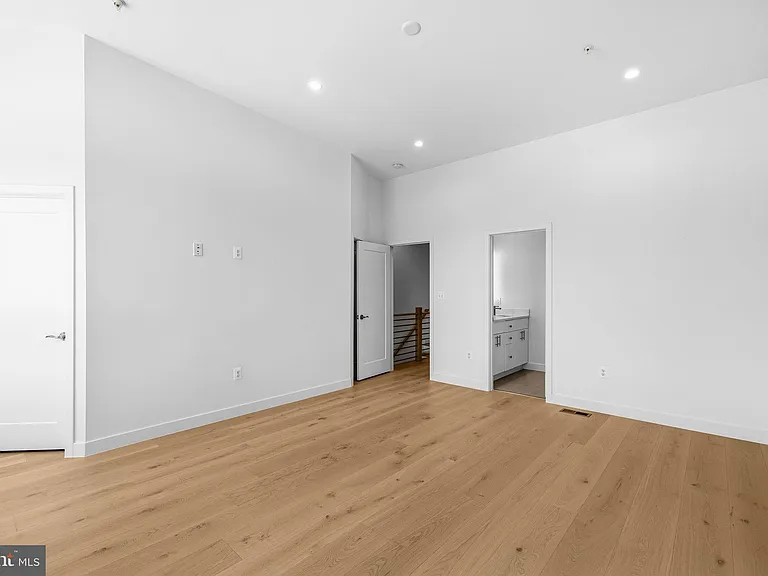 2530 B Elvans Rd SE — Photo 40