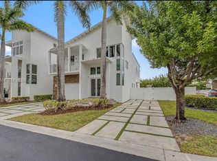 3341 NW 84th Ct, Doral, FL 33122