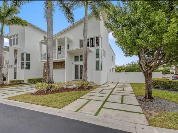 3341 NW 84th Ct, Doral, FL 33122