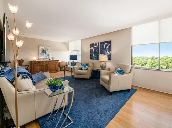 1000 Urlin Ave APT 1002, Grandview, OH 43212