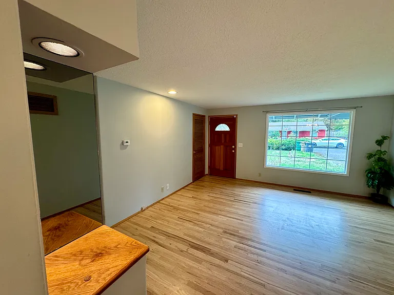 5626 SW Fernbrook Way — Photo 2