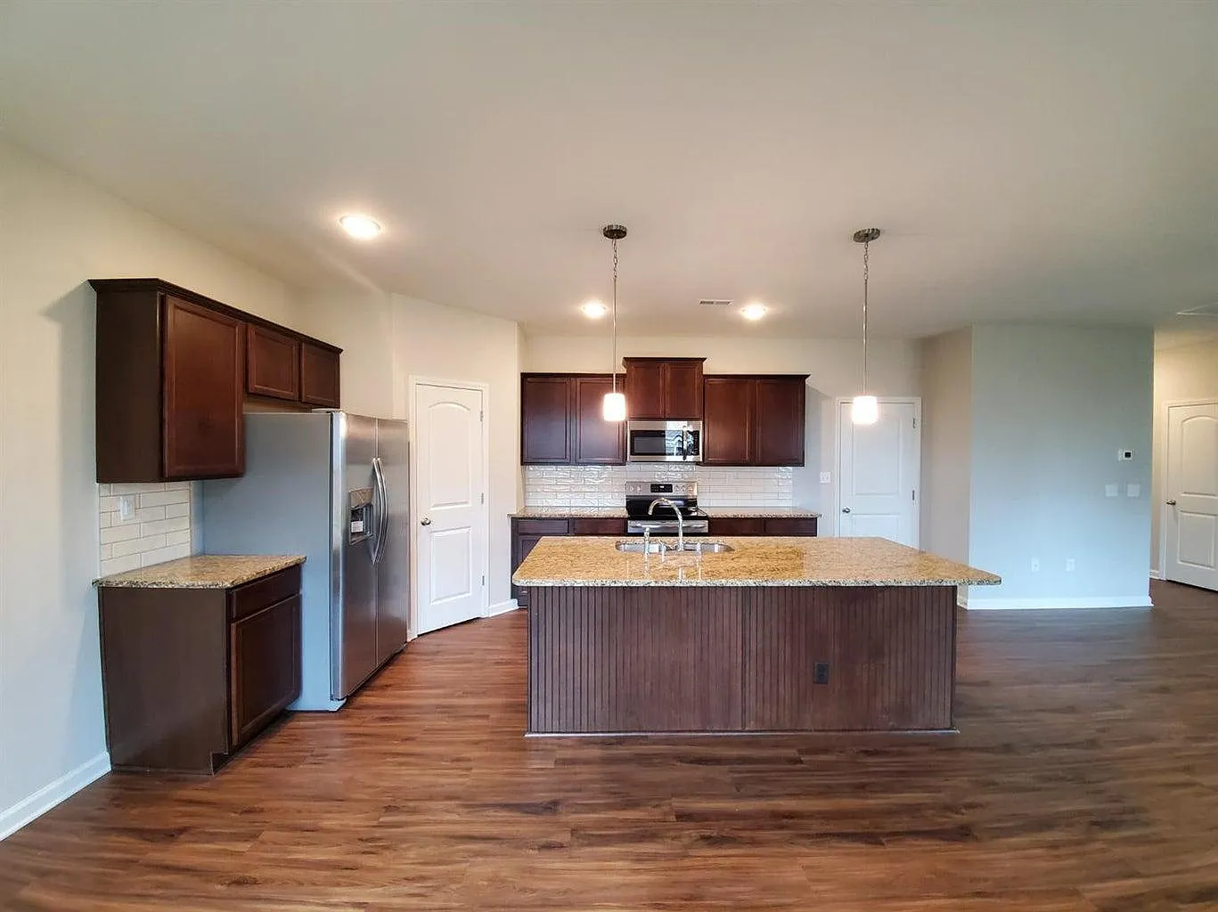 3 bed, 2.5 bath, 1997 sqft, $2,300 — Photo 3