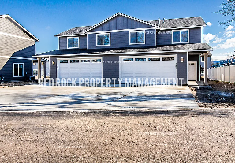 1122 N Davis Ln — Photo 2