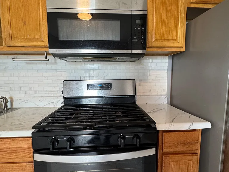 215 Rosette St #3R — Photo 4
