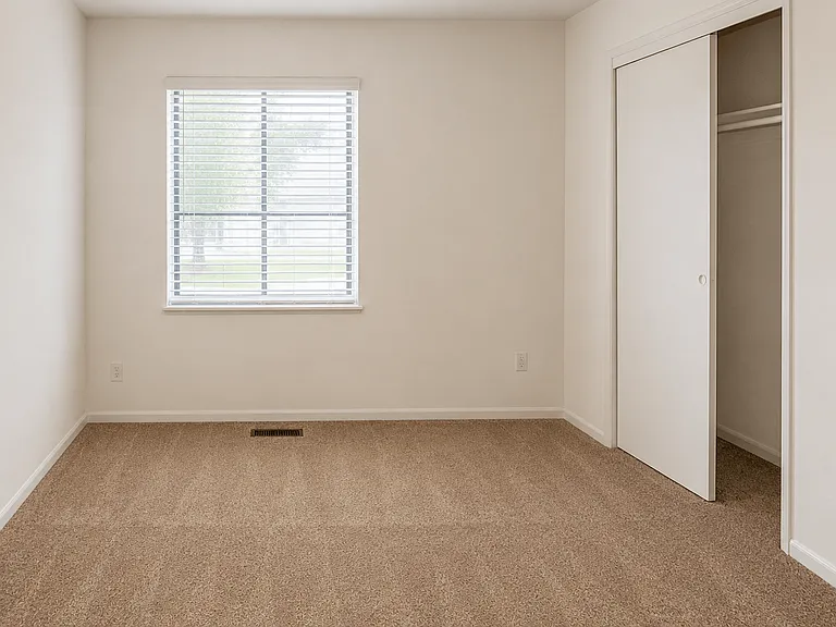 The Court at Sandstone Apartments — Photo 7