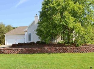 S4580 Valley Cir, North Freedom, WI 53951